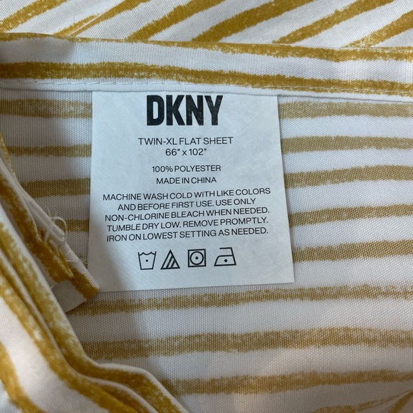 DKNY TWIN XL Sheet Set plus matching rainbow throw - Picture 5 of 7